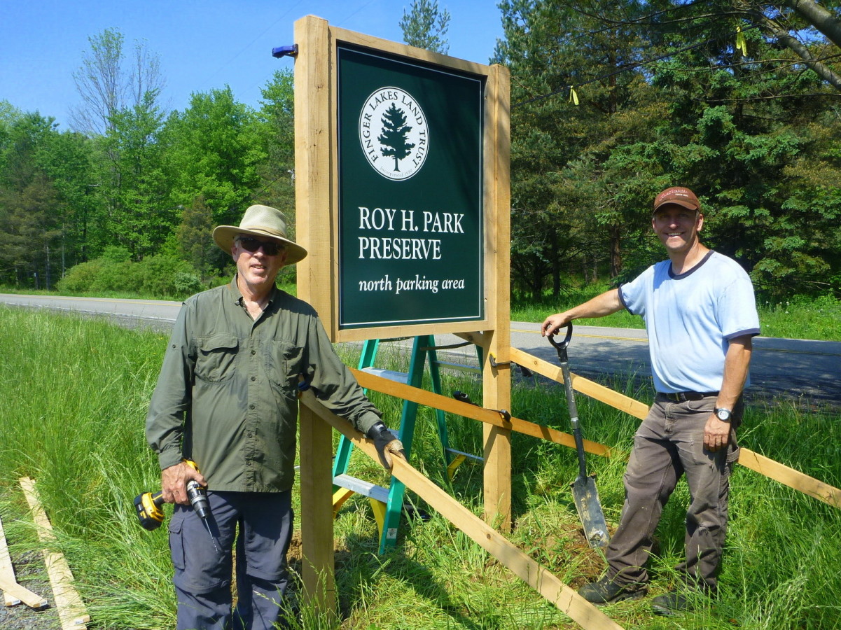 1-Roger Hopkins and Chris Olney with new sign-001